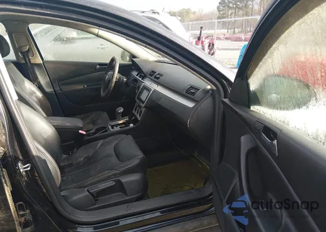 2008 Volkswagen Passat Komfort z USA, uszkodzony, nr VIN WVWAK93C48P026418